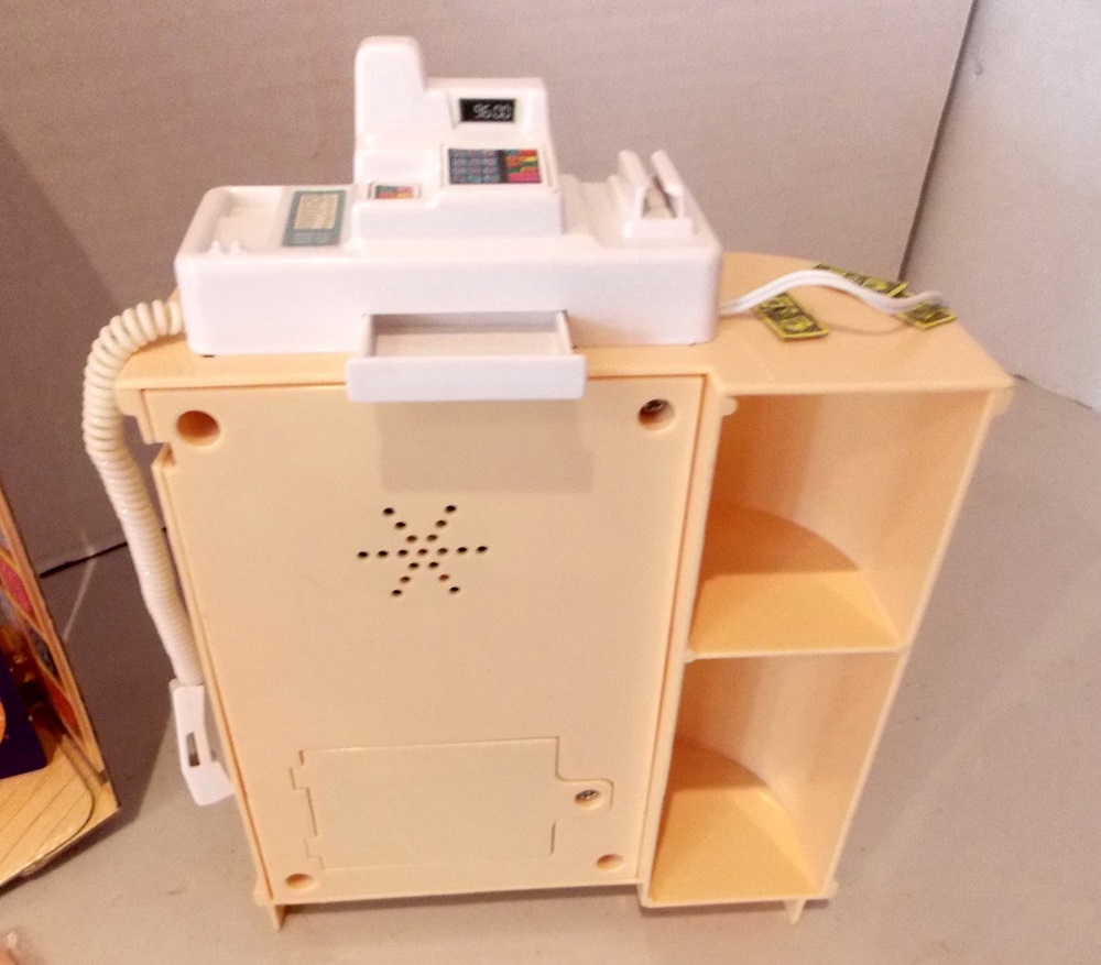 1997 Cool Shoppin' Barbie Set with Barbie Doll