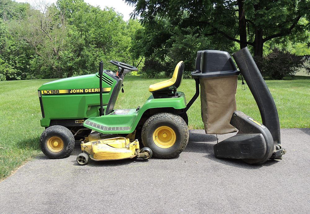 John Deere LX188 Lawn Tractor 48" Deck Riding Mower