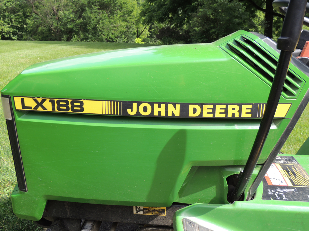 John Deere LX188 Lawn Tractor 48" Deck Riding Mower