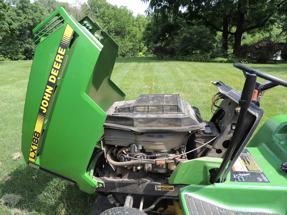 John Deere LX188 Lawn Tractor 48" Deck Riding Mower