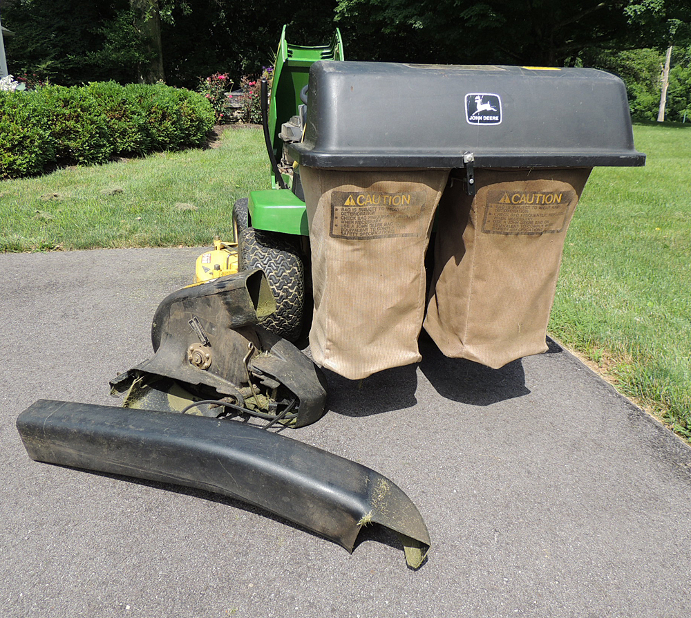 John Deere LX188 Lawn Tractor 48" Deck Riding Mower