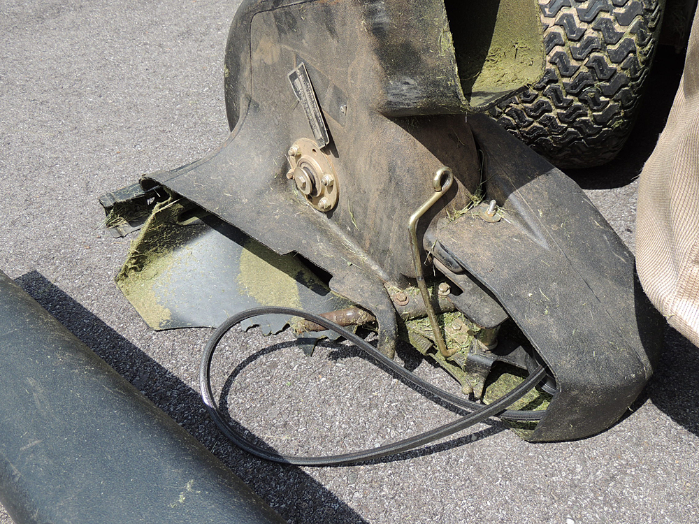 John Deere LX188 Lawn Tractor 48" Deck Riding Mower