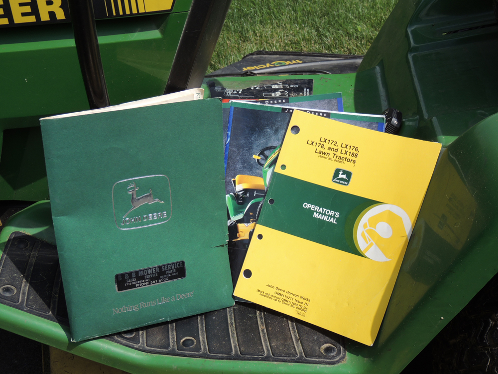 John Deere LX188 Lawn Tractor 48" Deck Riding Mower