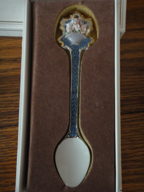 Decorative and Collectibles Group