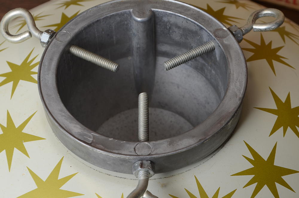 Vintage Holly Time Revolving Tree Stand