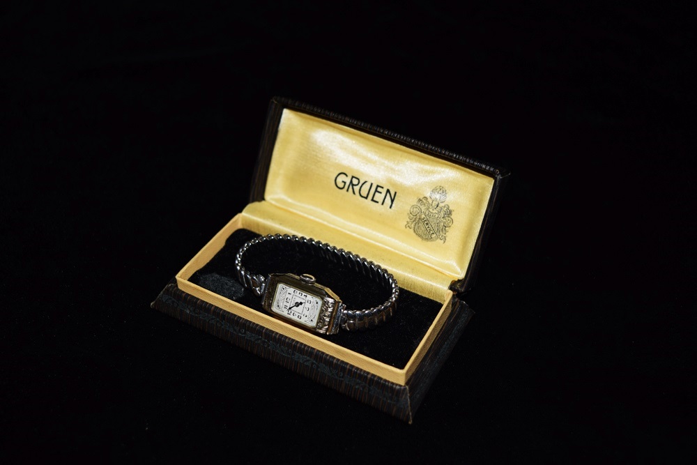 A Women's Vintage Gruen Watch with Ornate 14k White Gold Case