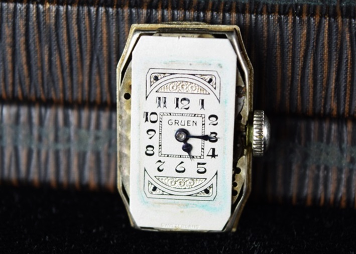 A Women's Vintage Gruen Watch with Ornate 14k White Gold Case