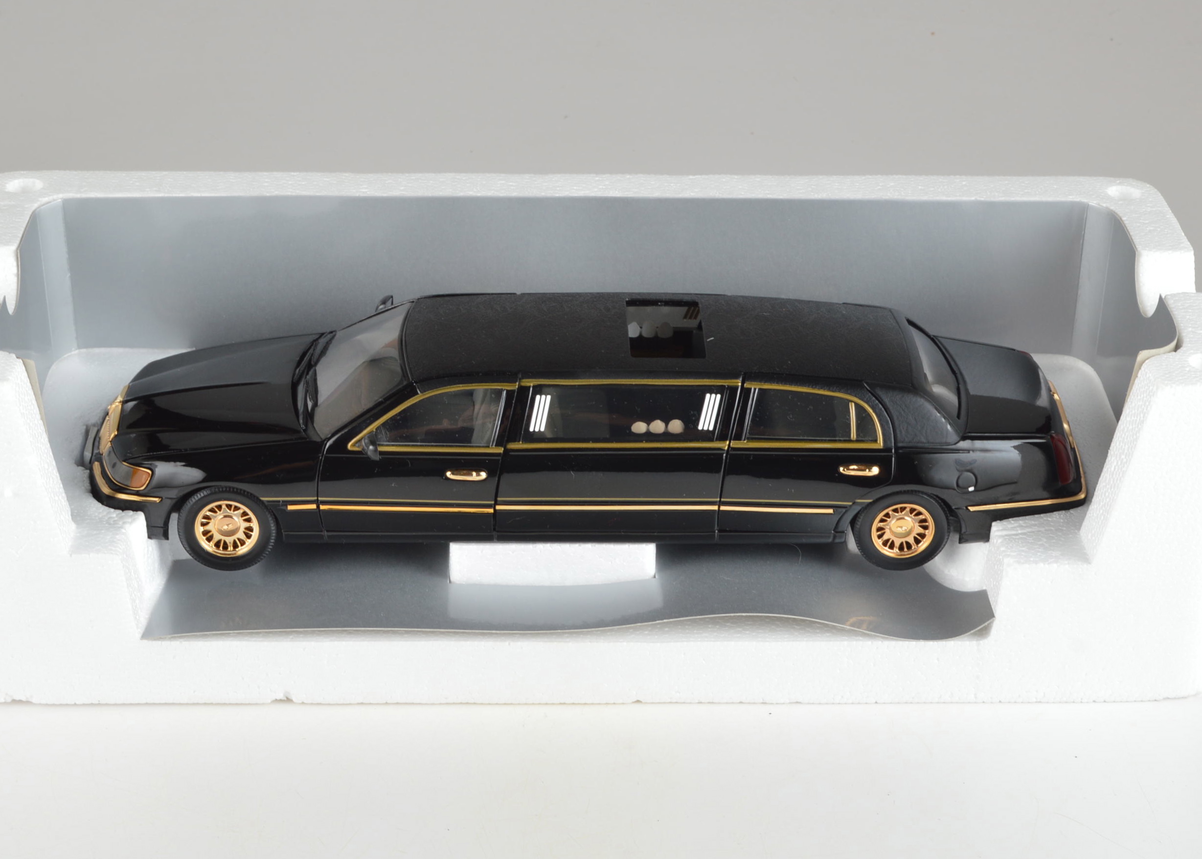 Sun Star Millennium Edition Lincoln Limousine Die Cast Model Car