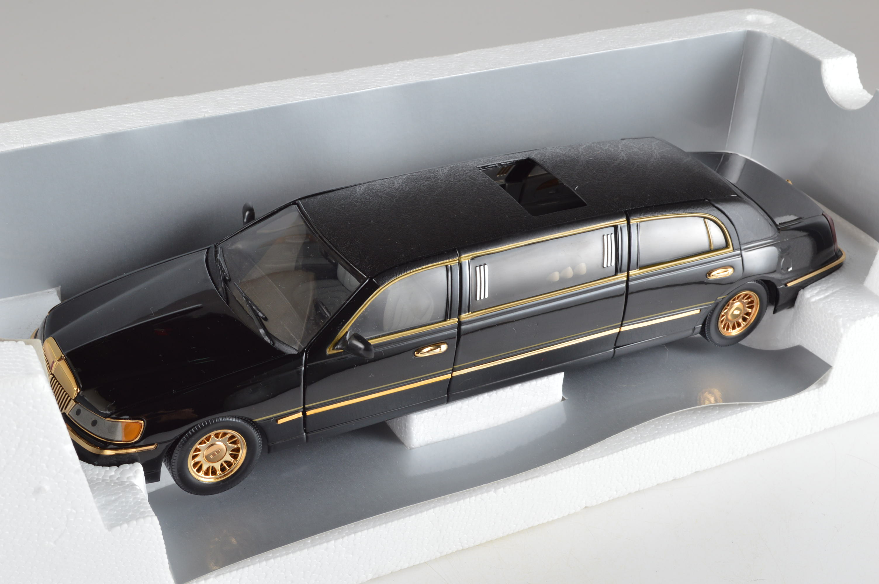 Sun Star Millennium Edition Lincoln Limousine Die Cast Model Car