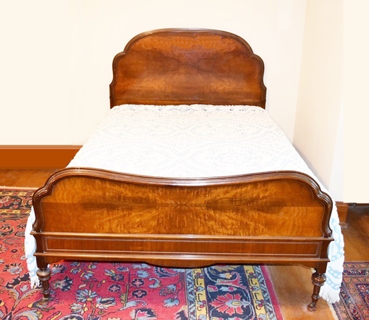 A Vintage (Circa 1920-30s) Bedroom Suite 
