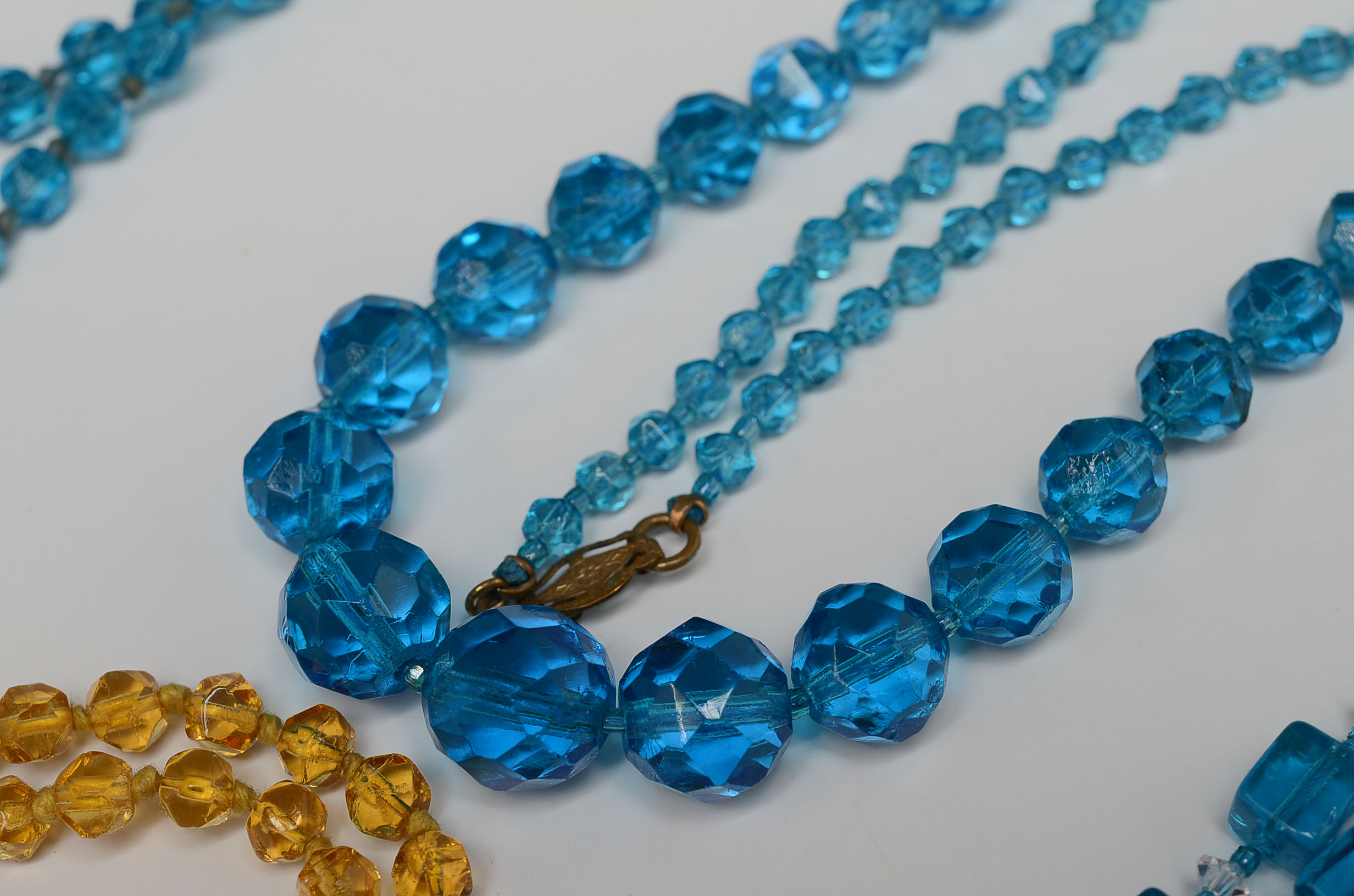 Assorted Vintage Jewelry