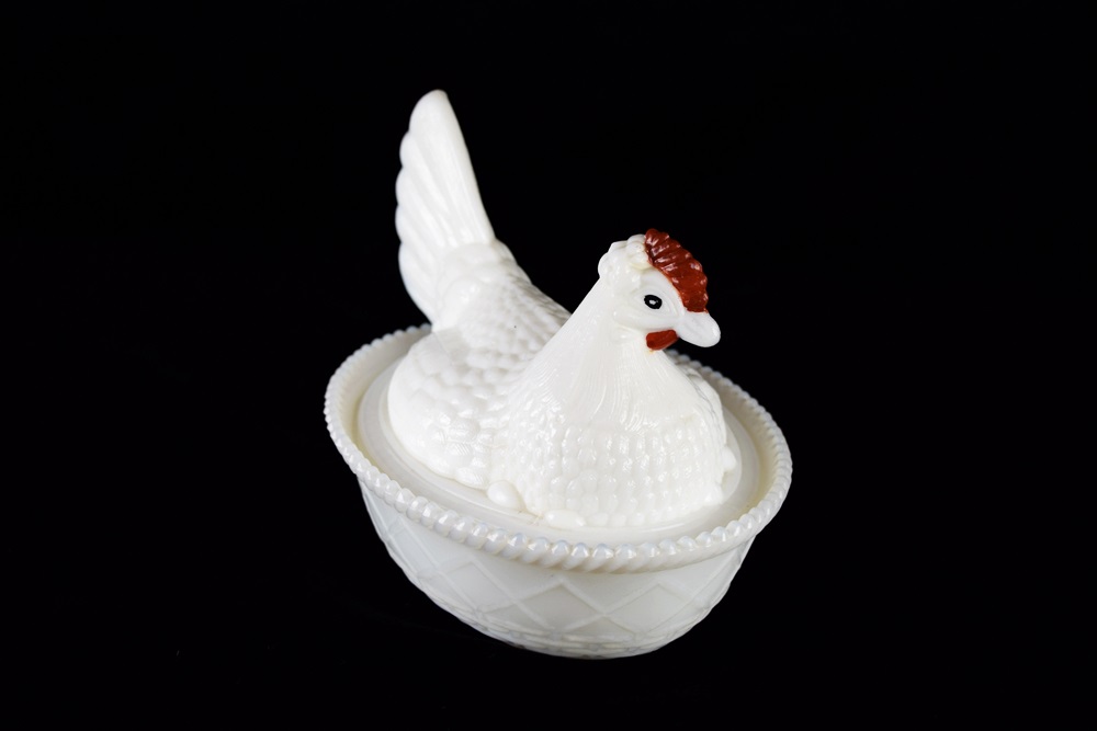 Three Vintage Milk Glass Hen on Nest Dishes in Graduated Sizes