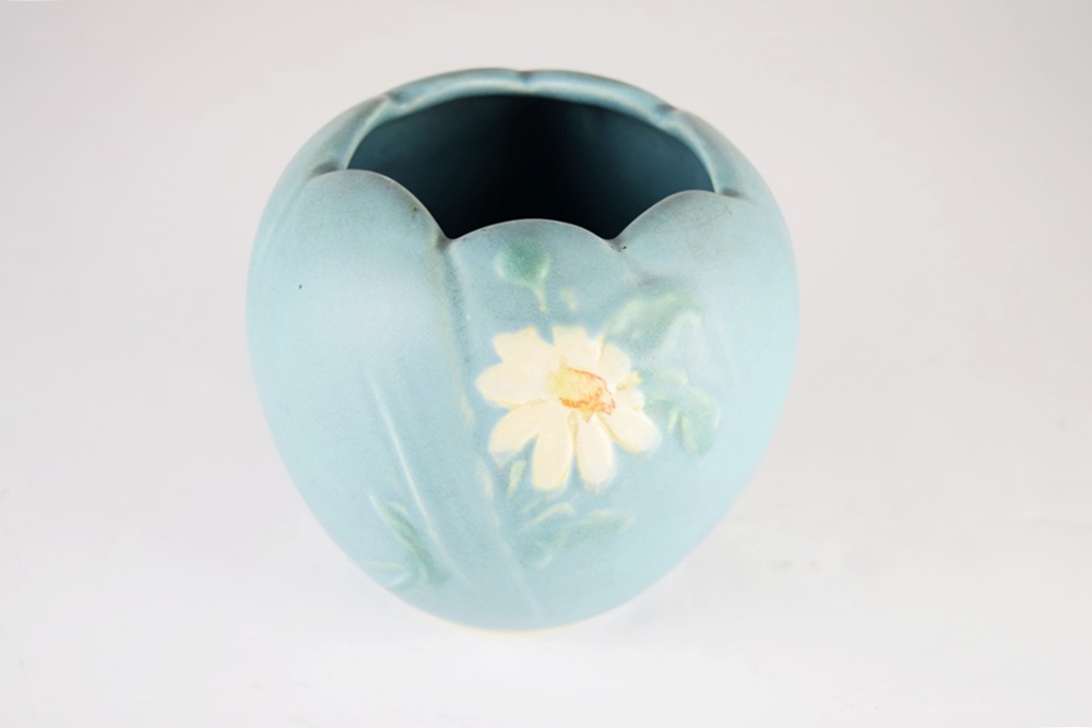 A Vintage 1930s Weller "Daisey" Bowl with Foil Sticker 