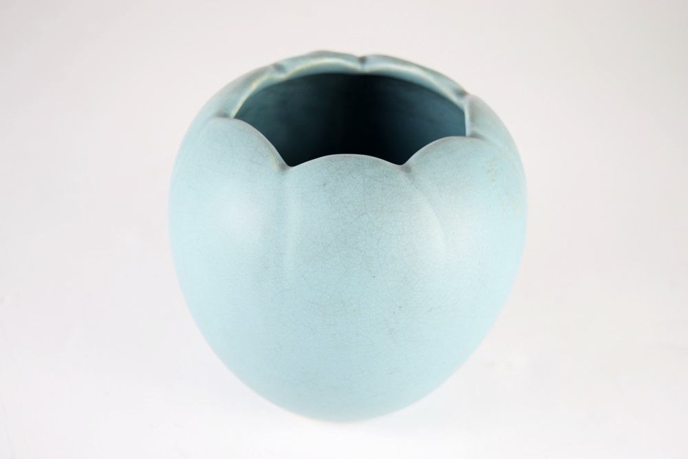 A Vintage 1930s Weller "Daisey" Bowl with Foil Sticker 