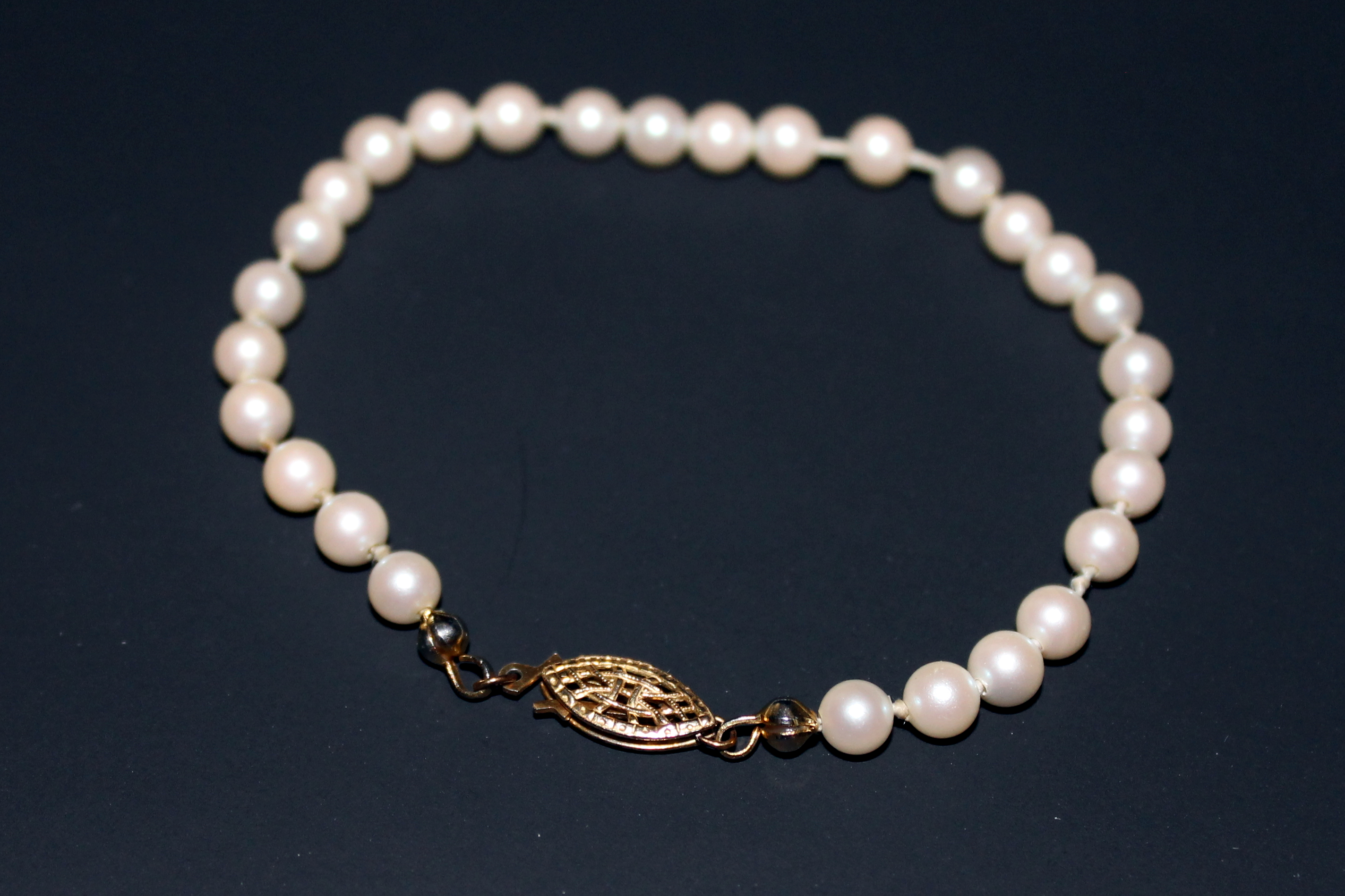 7.5" Pearl Bracelet with 14k Yellow Gold Clasp
