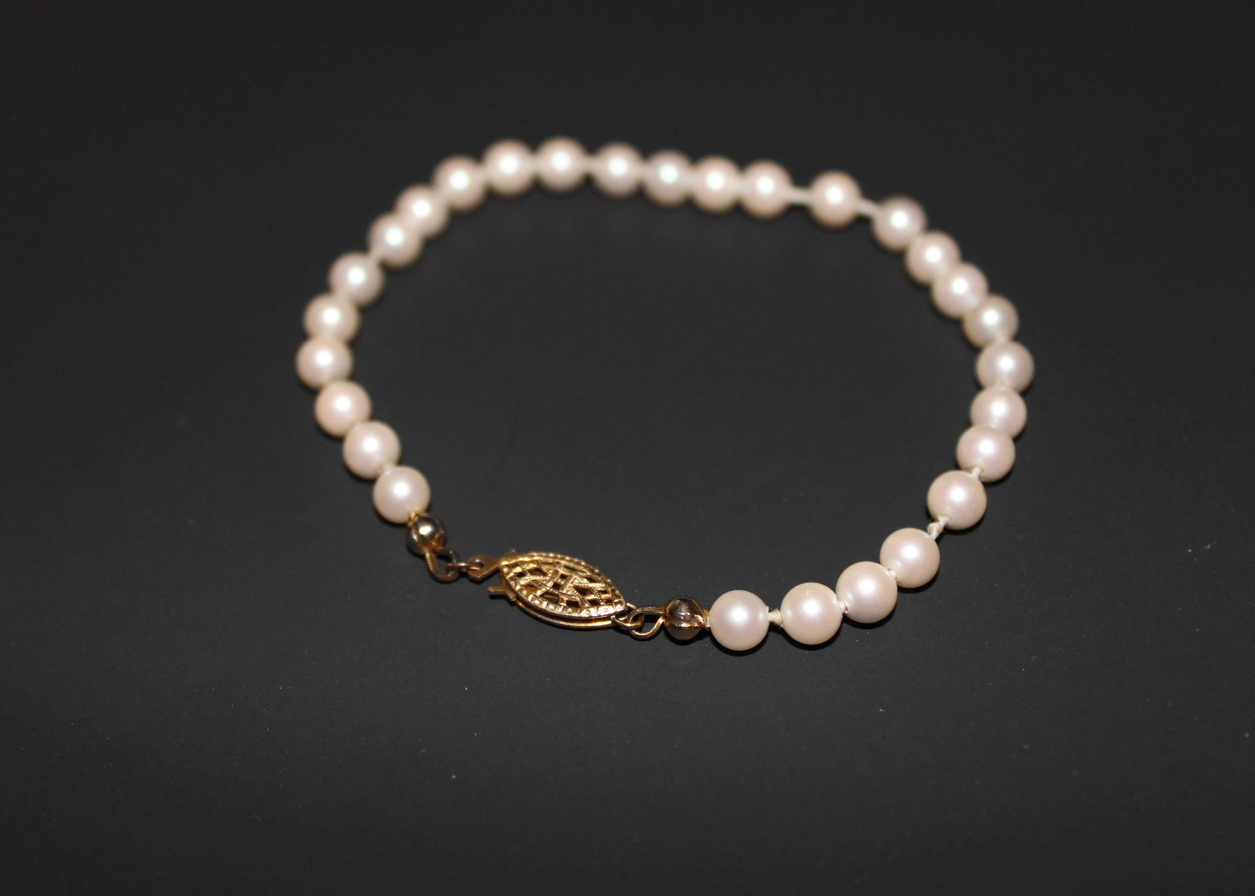 7.5" Pearl Bracelet with 14k Yellow Gold Clasp