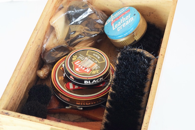 Vintage "Griffin" Shine Master Shoe Shine Box with Ebony Brushes