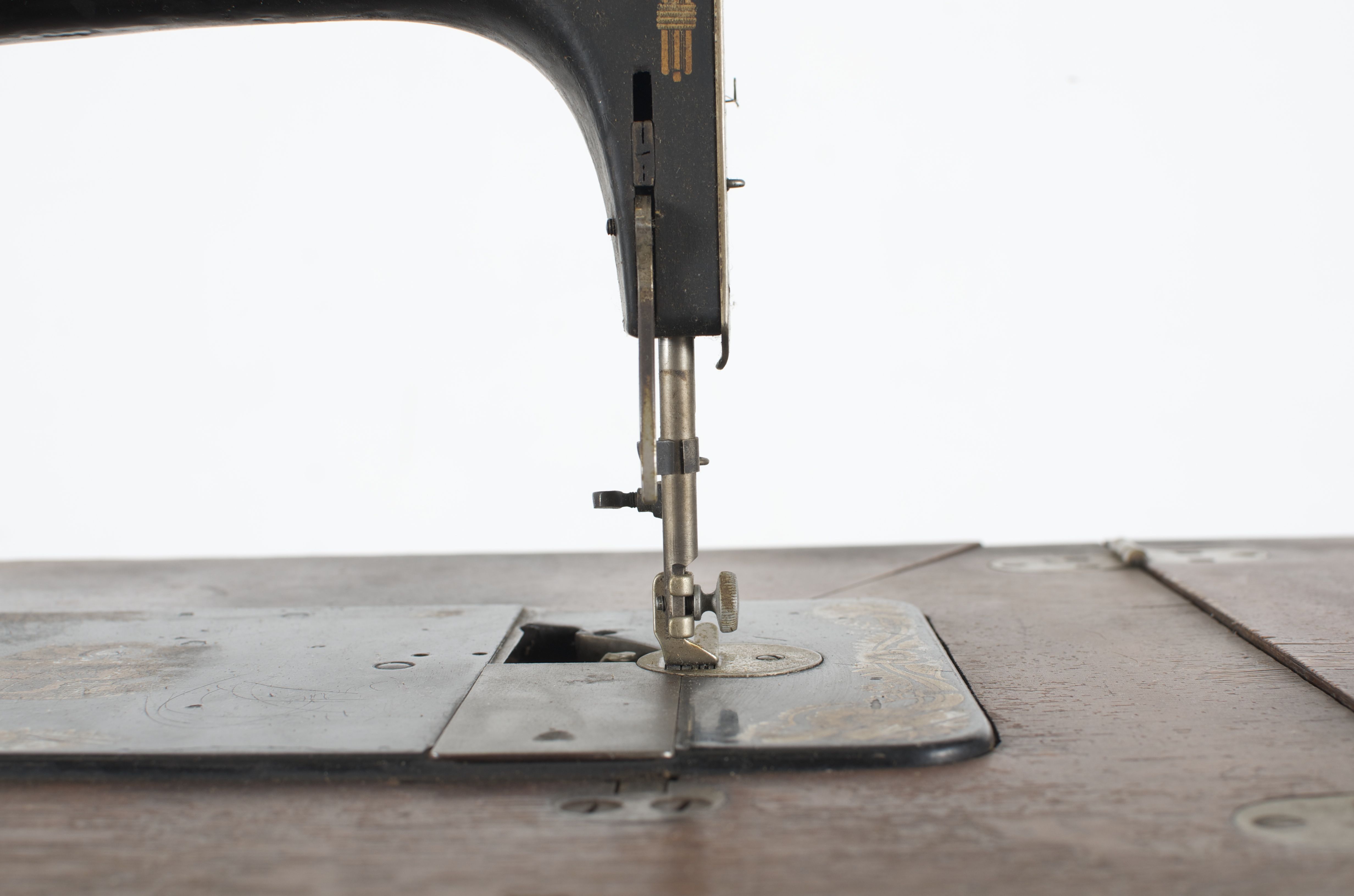 Singer Sewing Table and Machine