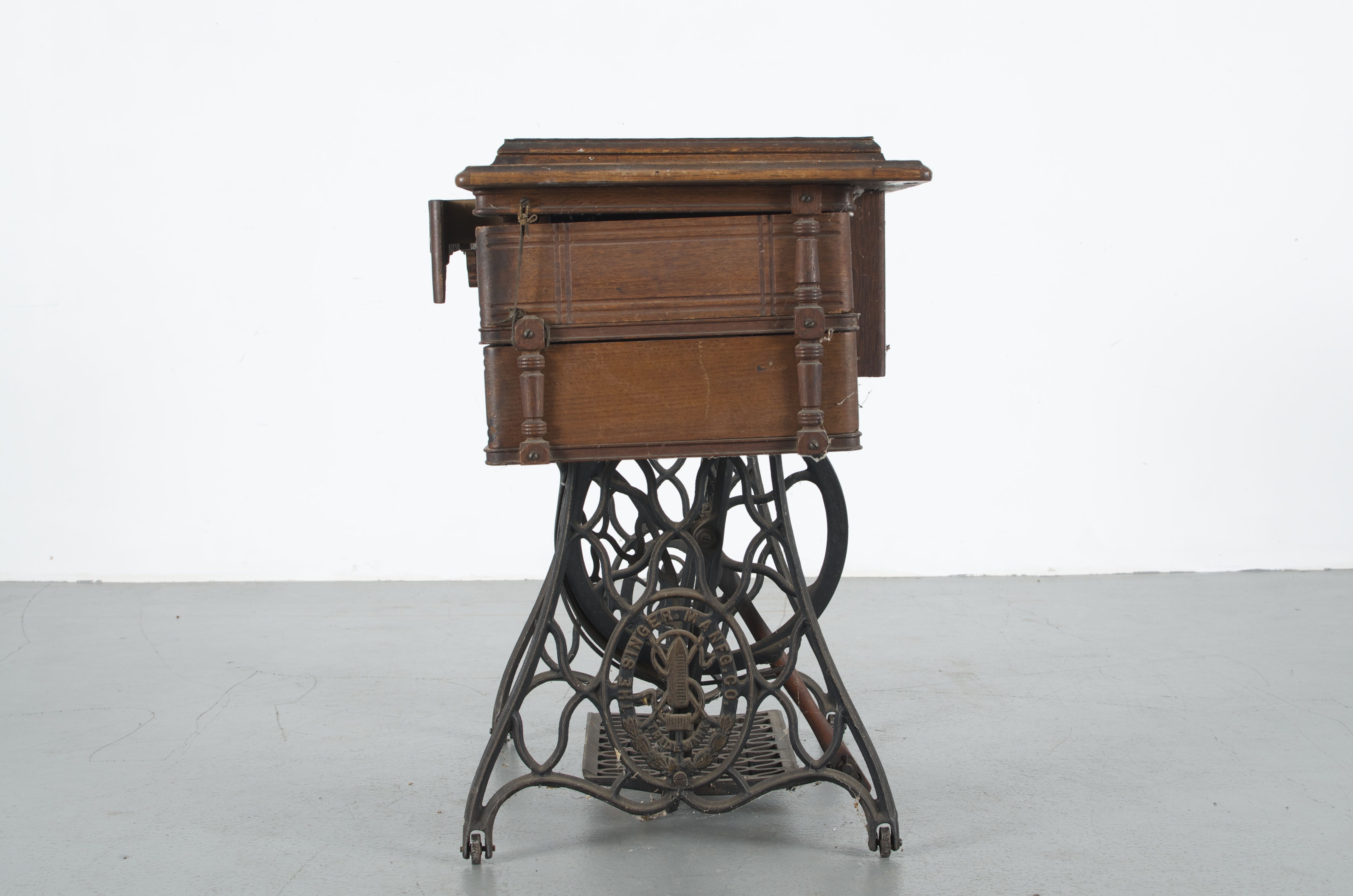 Singer Sewing Table and Machine