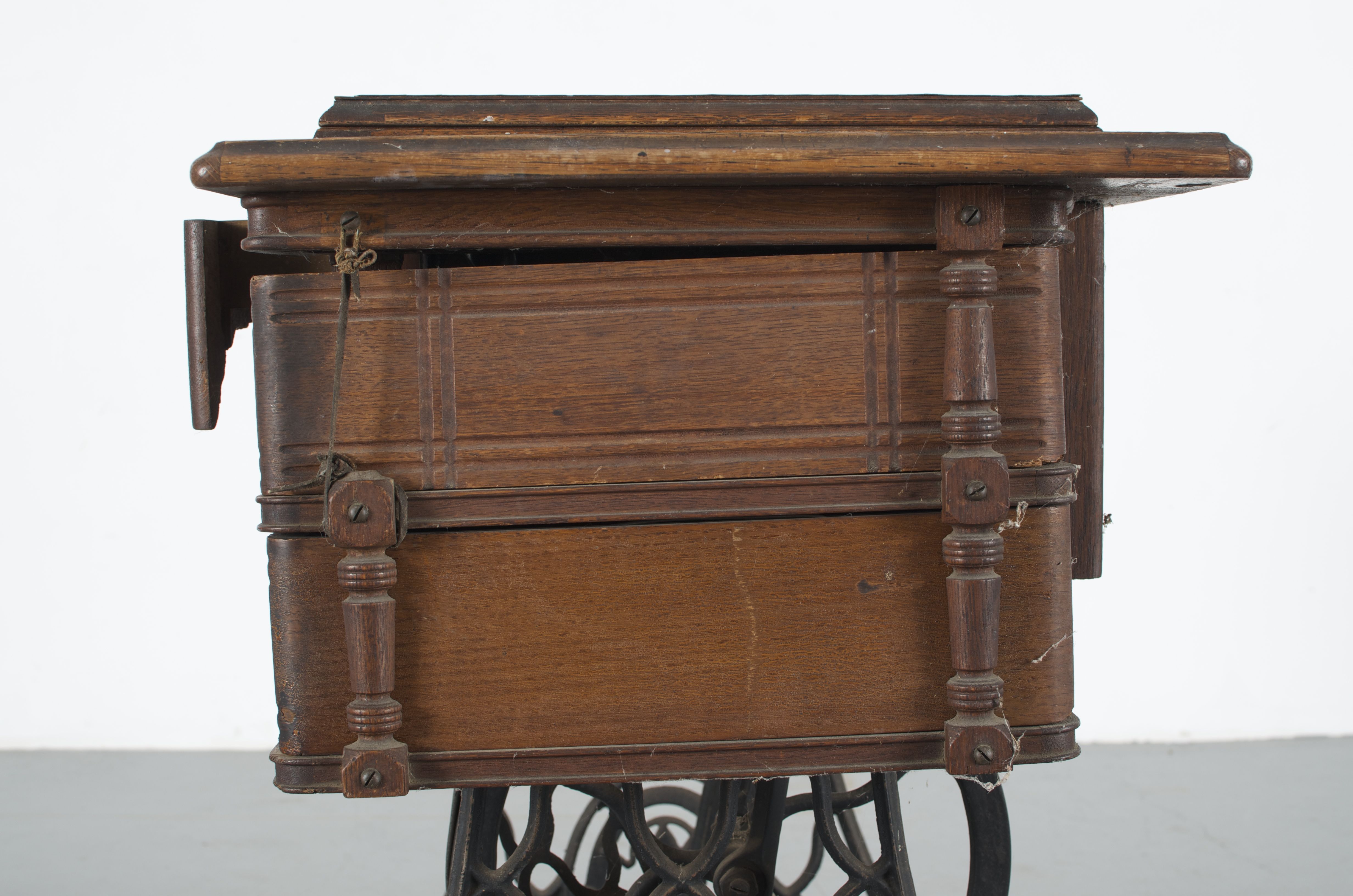 Singer Sewing Table and Machine