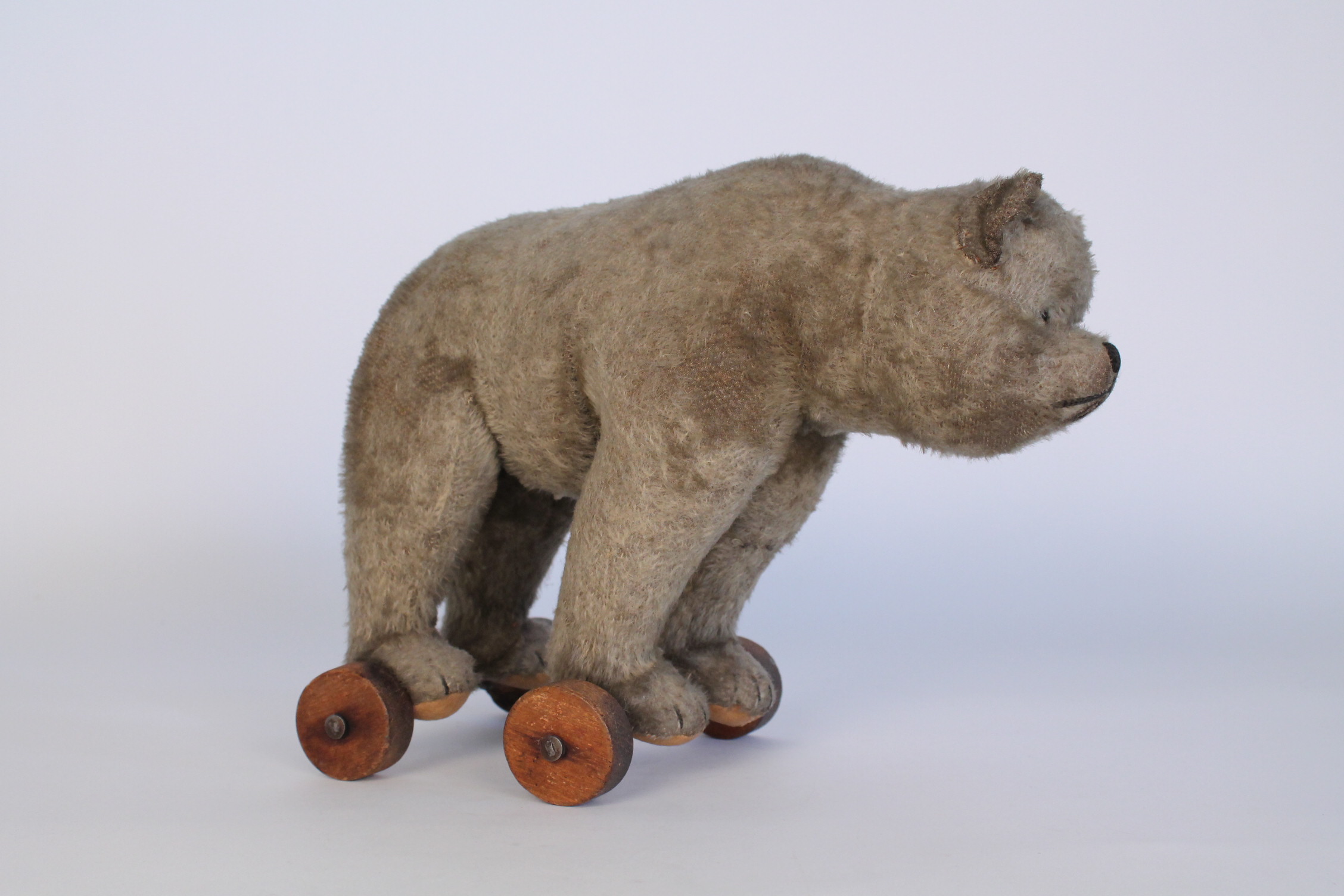 Antique Steiff Bear on Wheels