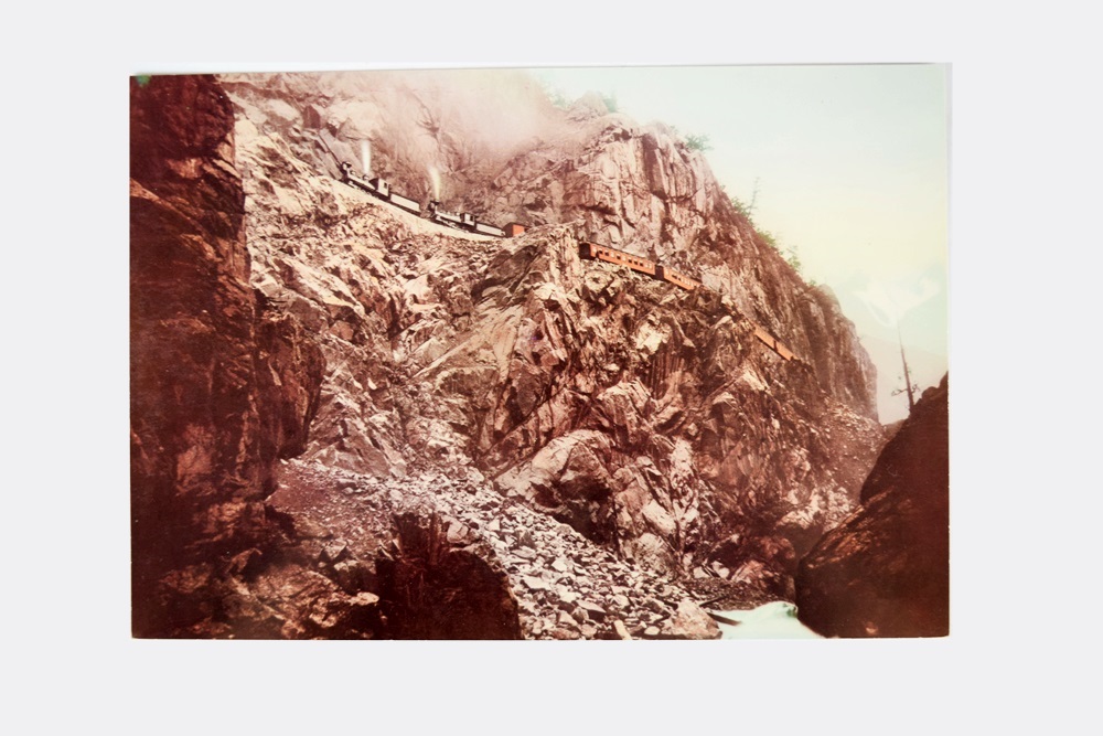 Dozens of Vintage Travel Postcards From the 1930s