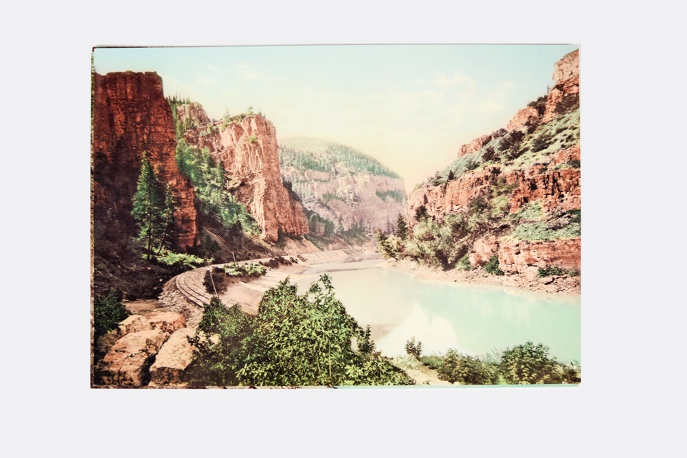 Dozens of Vintage Travel Postcards From the 1930s