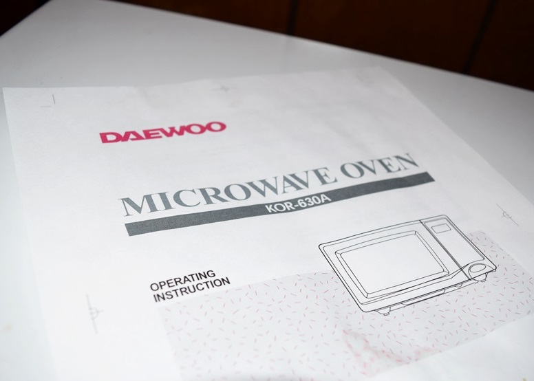 Daewoo Microwave Oven and Laminate Stand