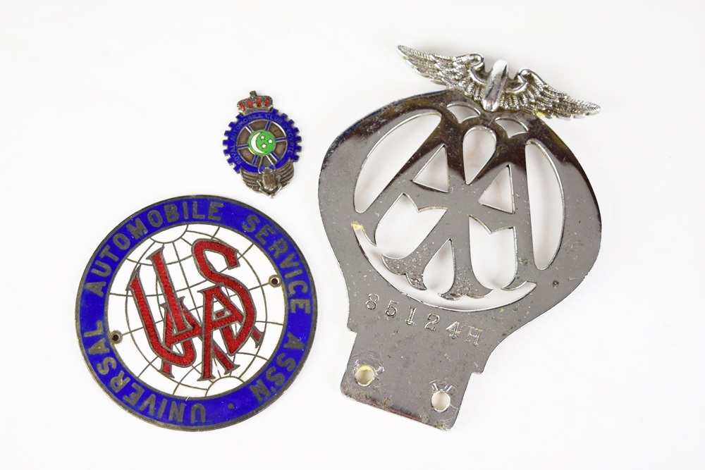 Vintage 1940s British and Egyptian Automobile Club Car Badges