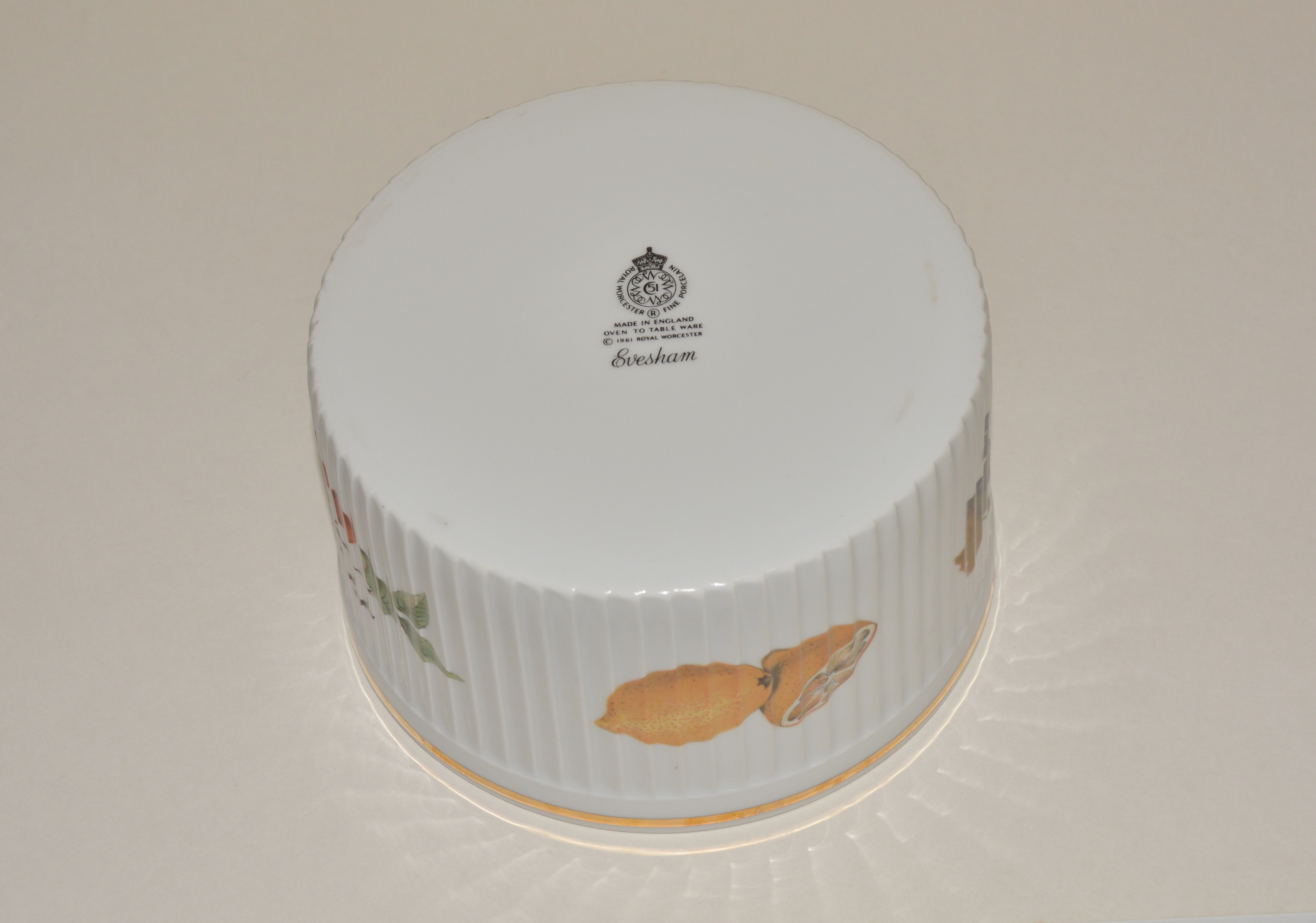 Group of Serving and Decorative Items 