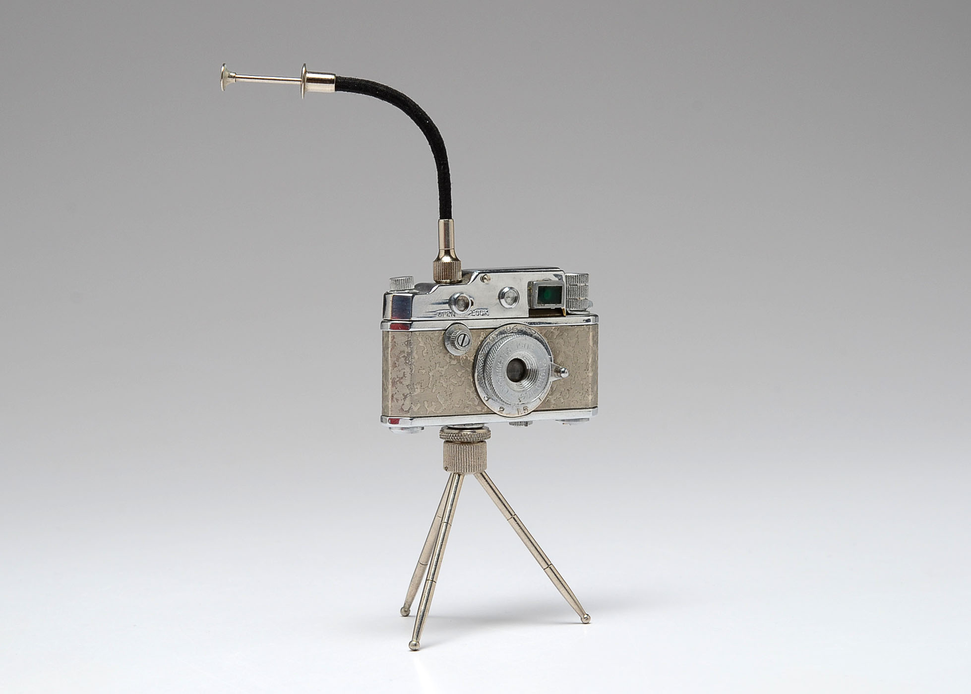 A Vintage Occupied Japan "Camera" Table Lighter