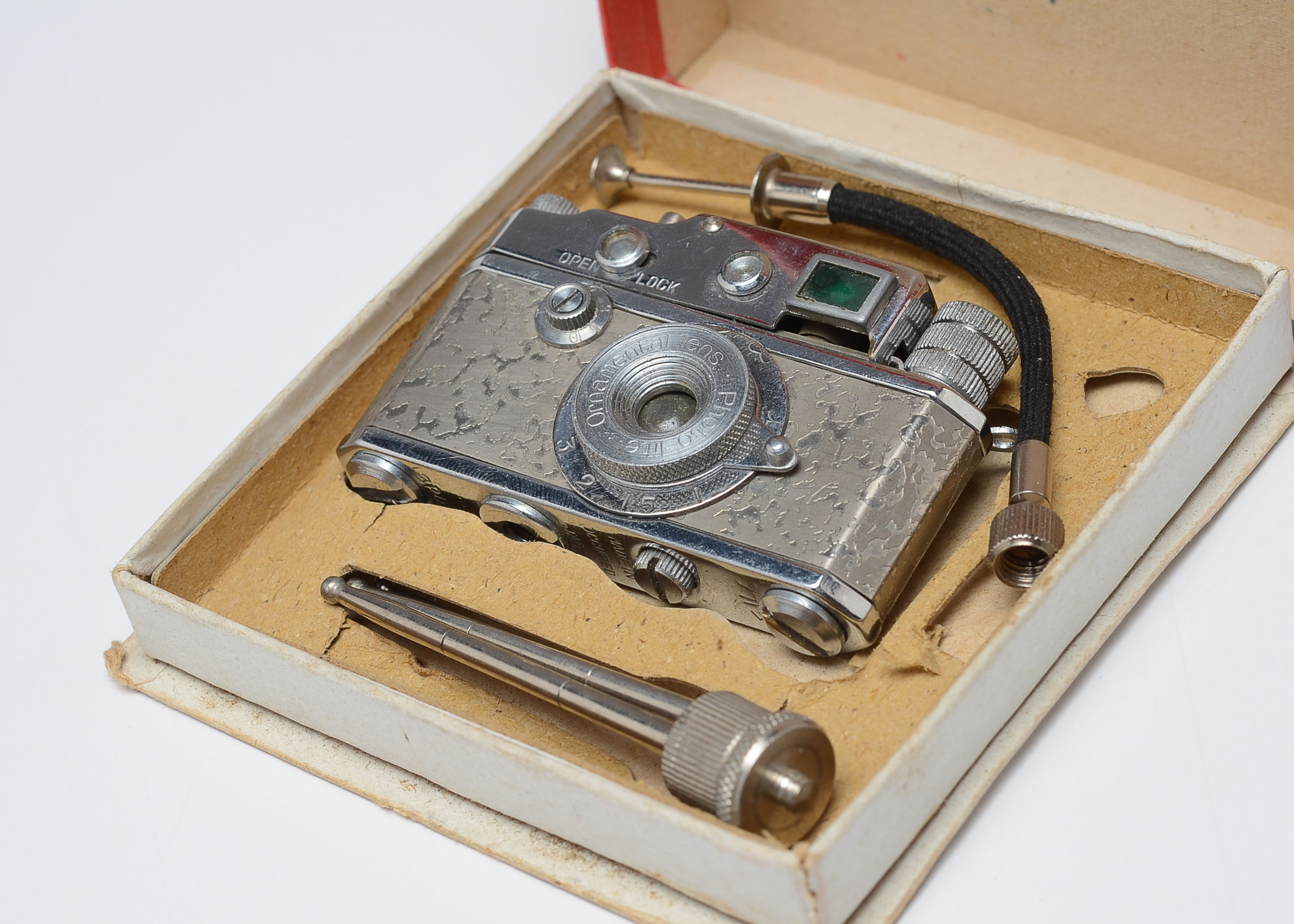 A Vintage Occupied Japan "Camera" Table Lighter