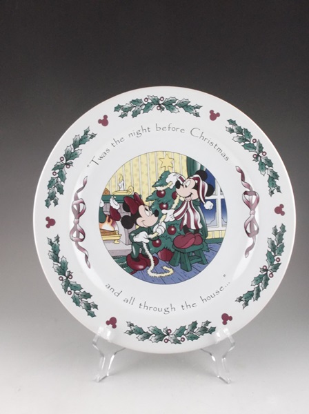 64 Piece Disney "Twas the Night Before Christmas" Dinnerware Set