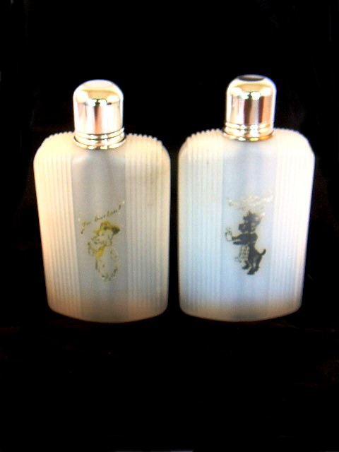 Bar Basket with Liquor Bottle and Leather Flask Holder