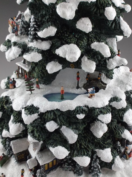 Thomas Kinkade Village Christmas Illuminated Tree 