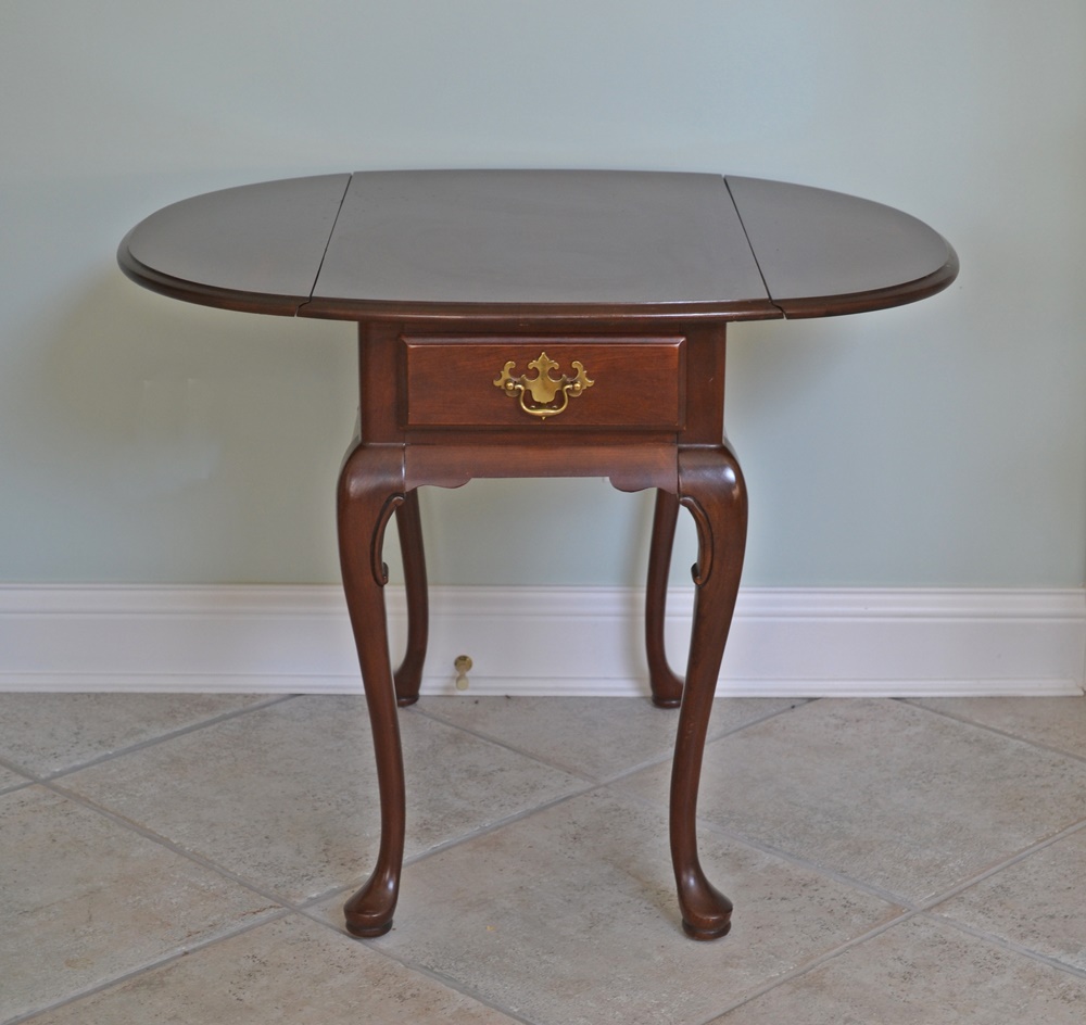 Hammary Furniture Queen Anne Style Drop Leaf Side Table