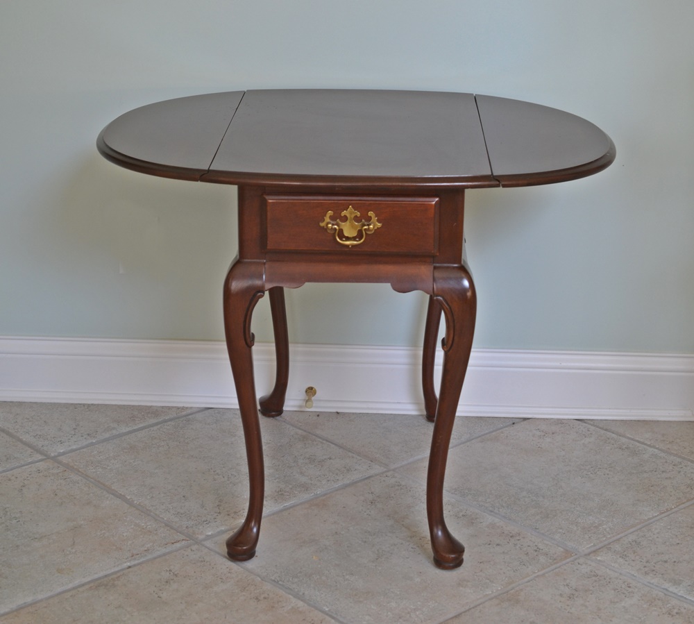 Hammary Furniture Queen Anne Style Drop Leaf Side Table