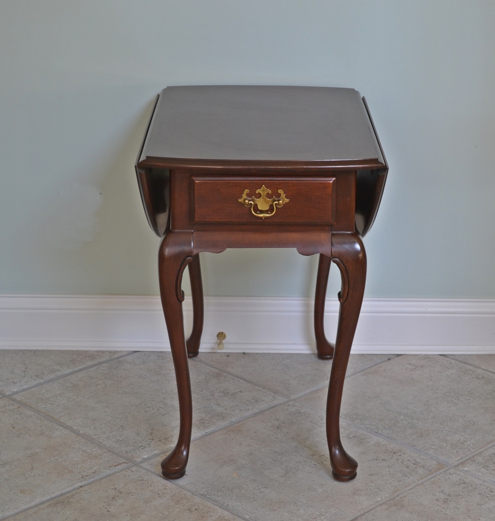 Hammary Furniture Queen Anne Style Drop Leaf Side Table