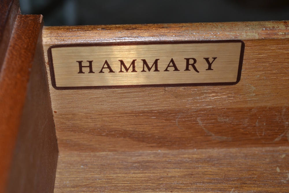 Hammary Furniture Queen Anne Style Drop Leaf Side Table