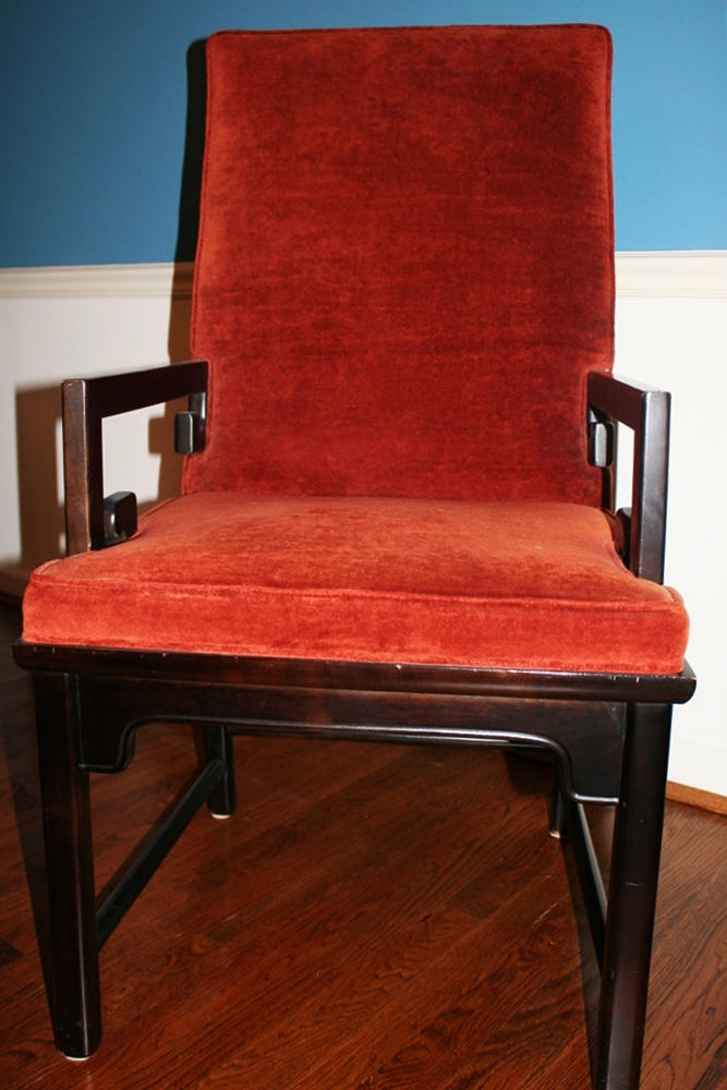 Vintage Century "Chin Hua" Dining Room Table and Chairs 