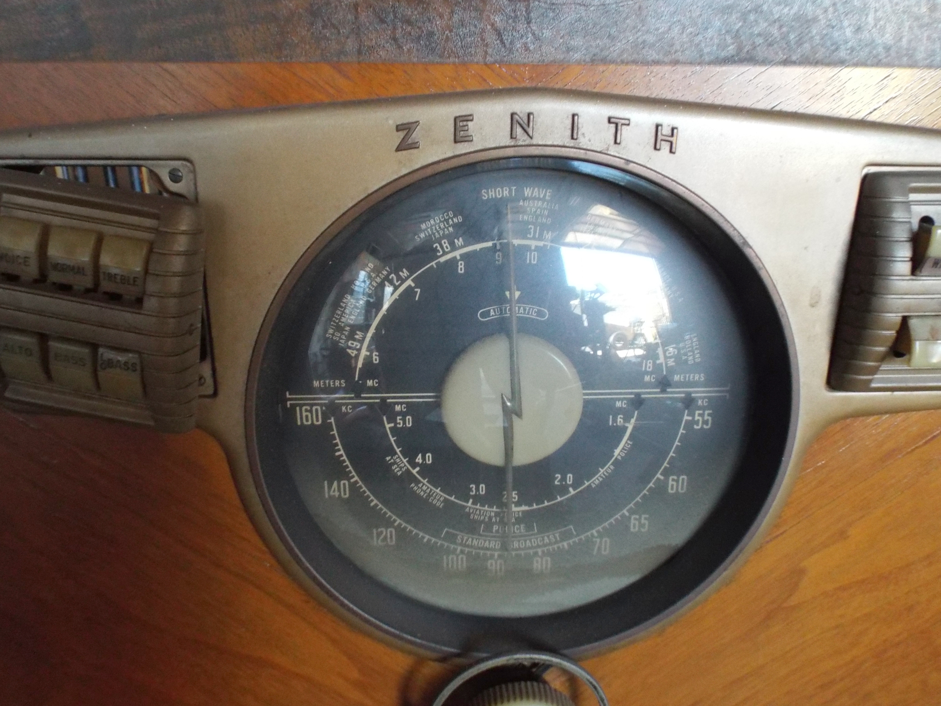 Vintage Zenith Rotor Wave Console Radio