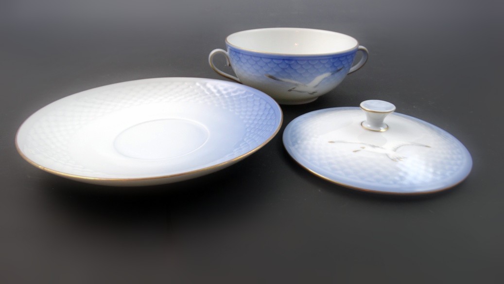 Bing & Grondahl Porcelain "Seagull" Lidded Soup Bowls Set of 12
