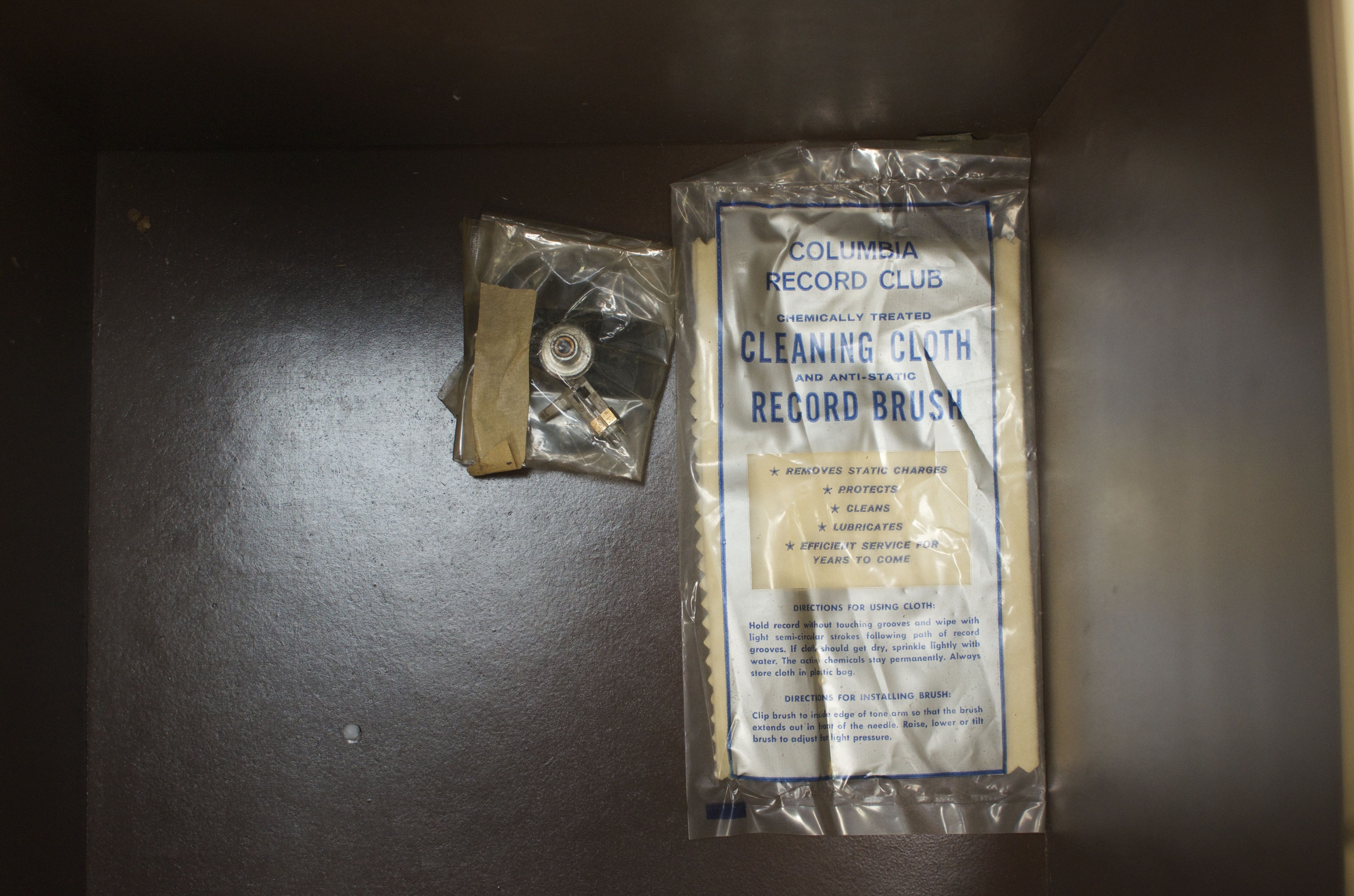 Vintage Magnavox Console Stereo Turntable Cabinet