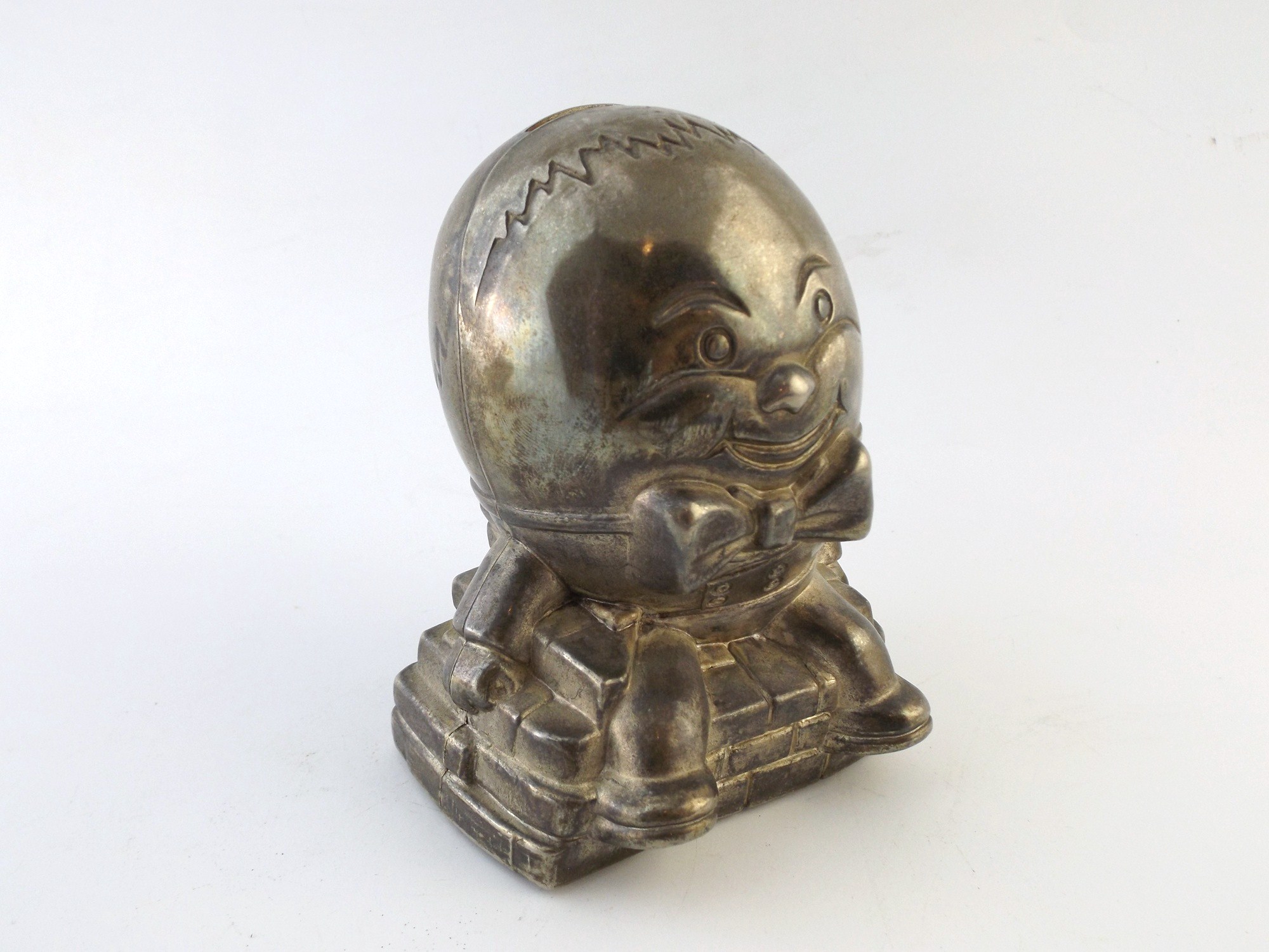 Metal Humpty Dumpty Bank