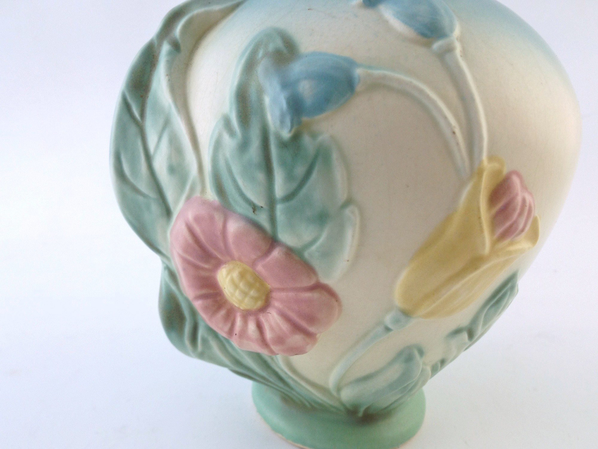 Hull Art Pottery Bow Knot Vase