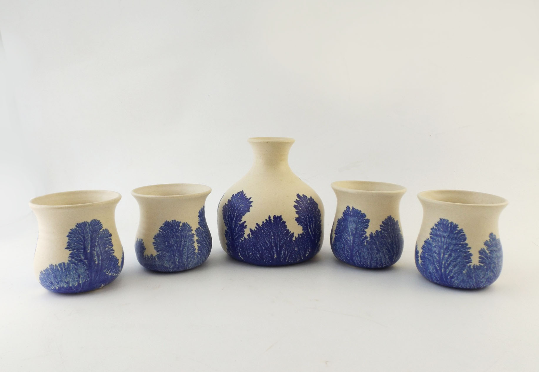 Pottery Sake Set with Blue Seaweed Pattern