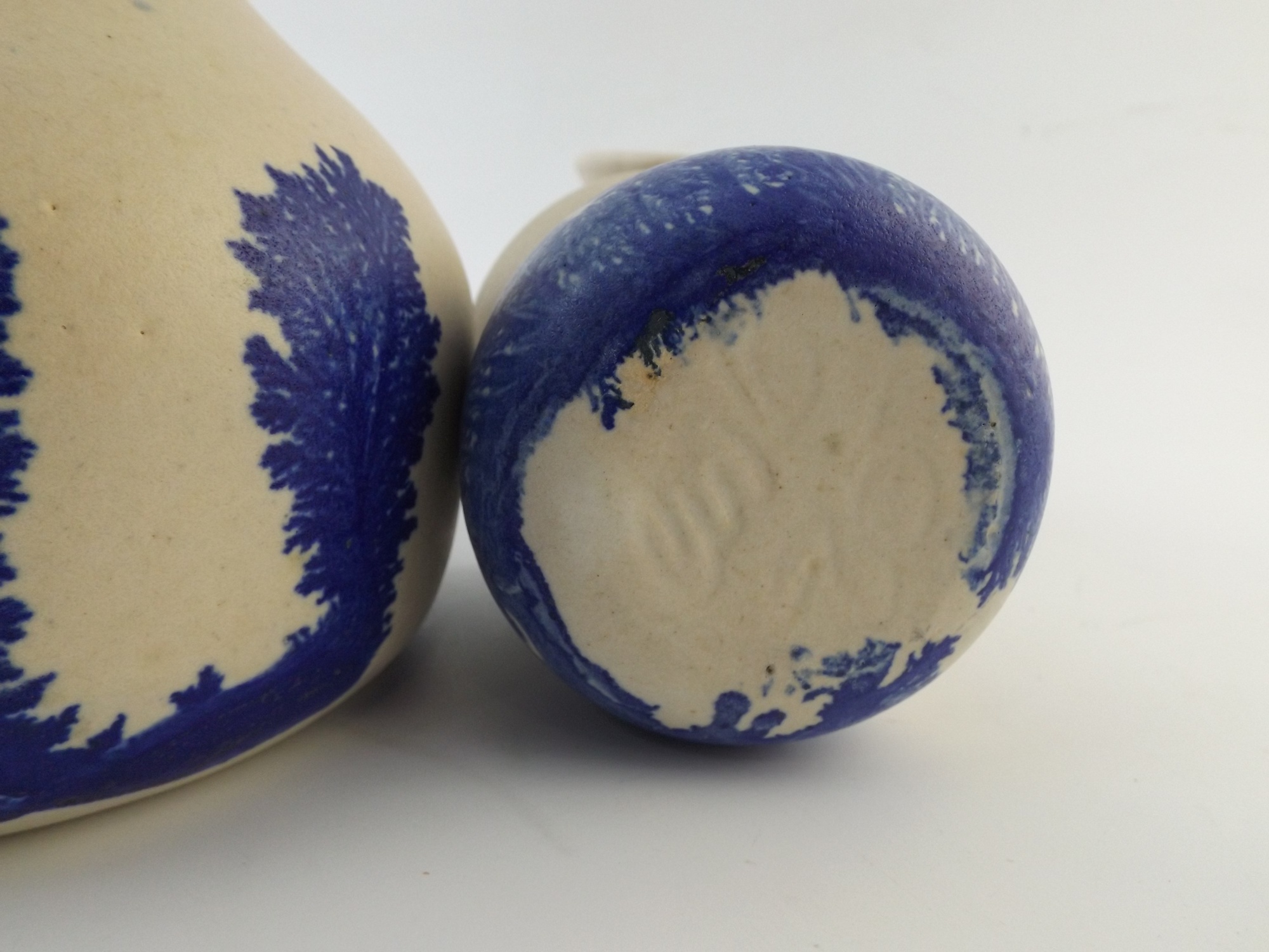 Pottery Sake Set with Blue Seaweed Pattern