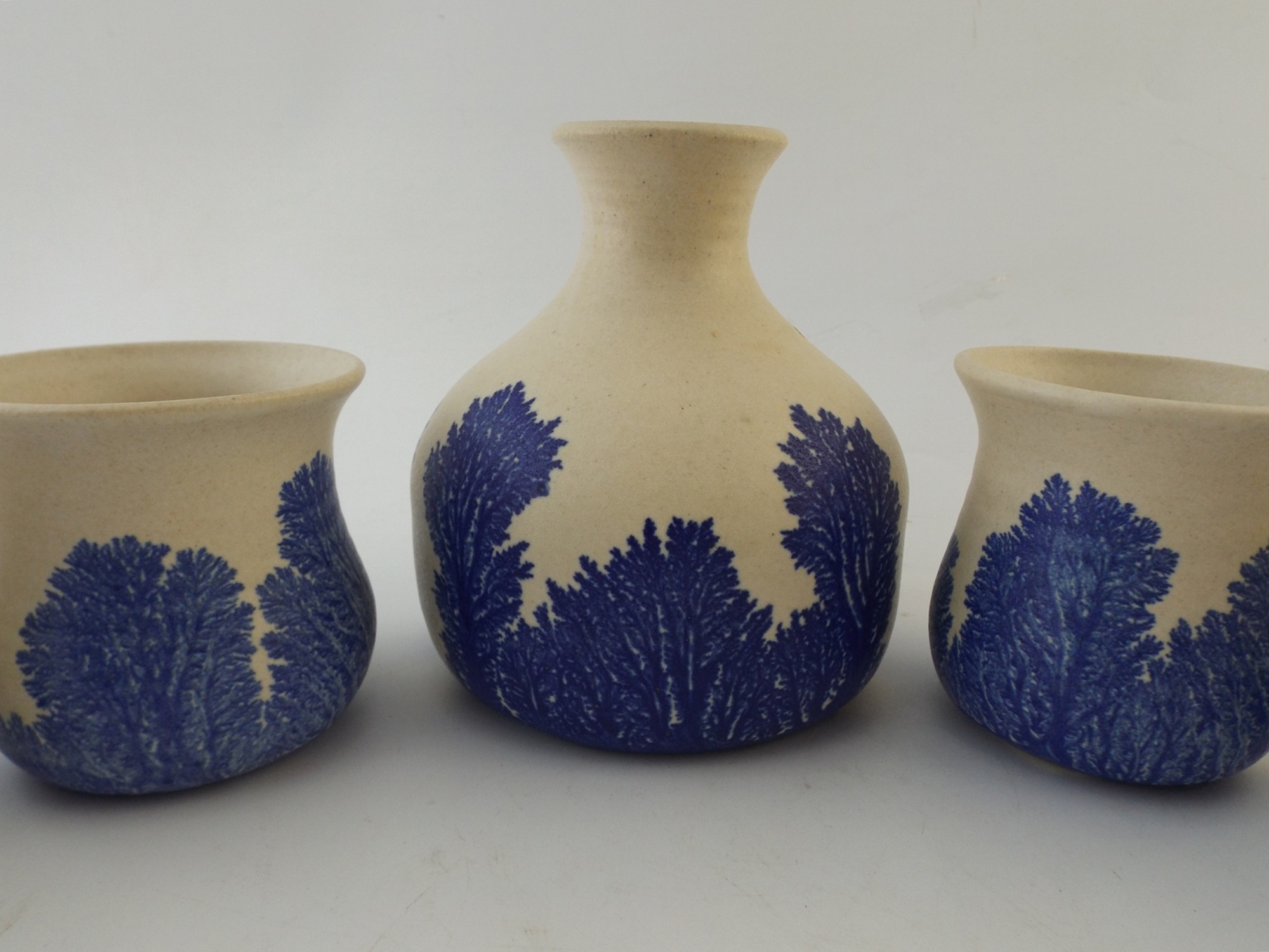 Pottery Sake Set with Blue Seaweed Pattern