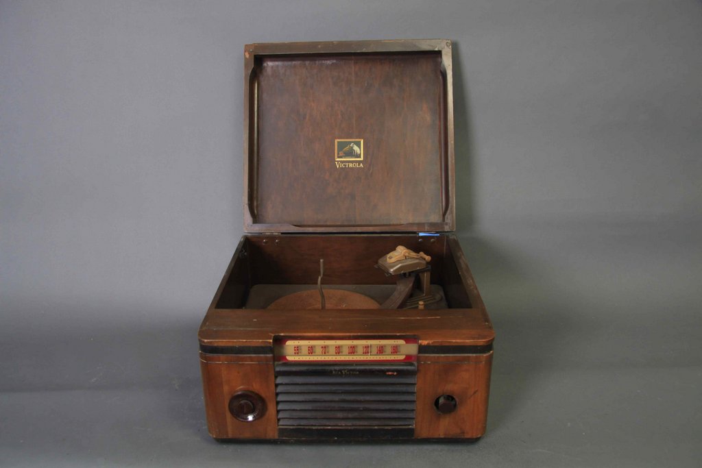 RCA Victor Radio and Victrola from 1947