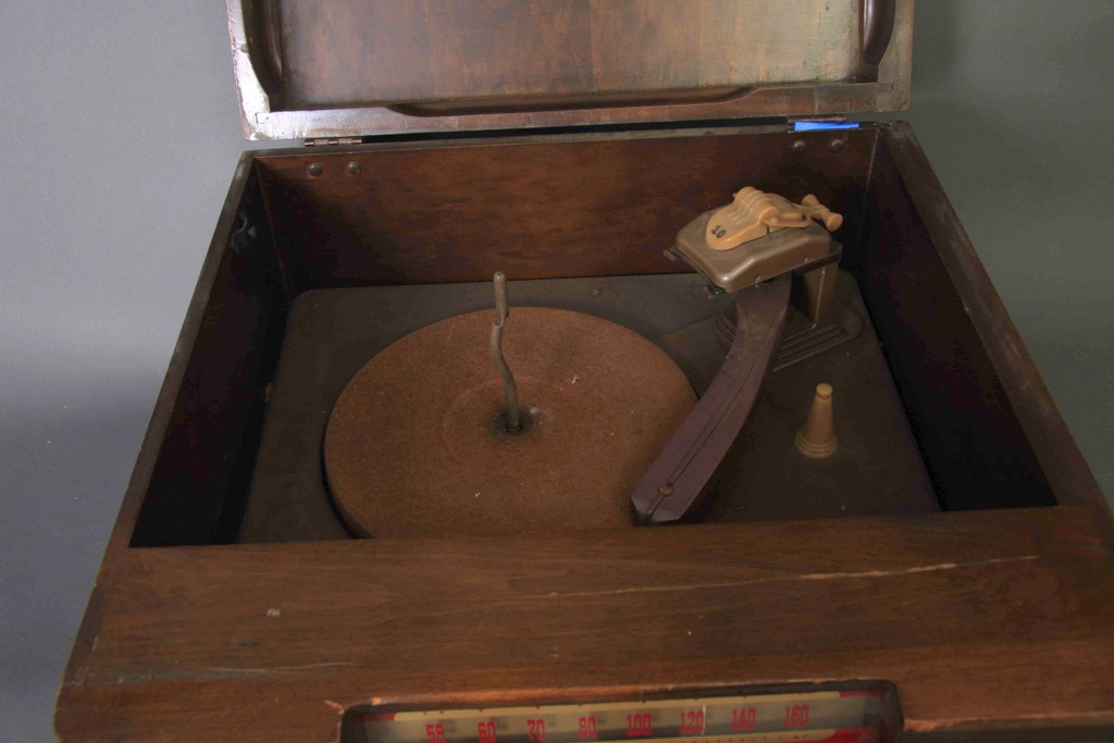 RCA Victor Radio and Victrola from 1947